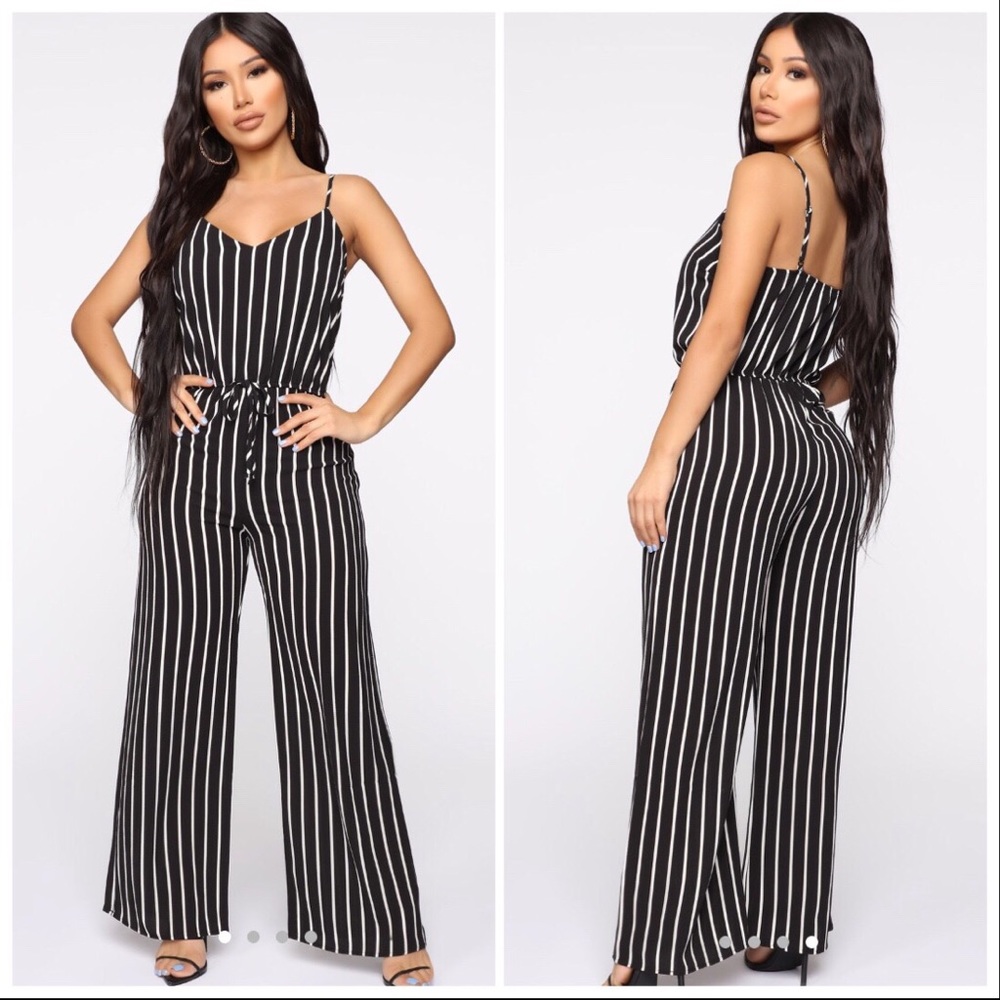 NWOT FASHION NOVA JUMPSUIT 💖